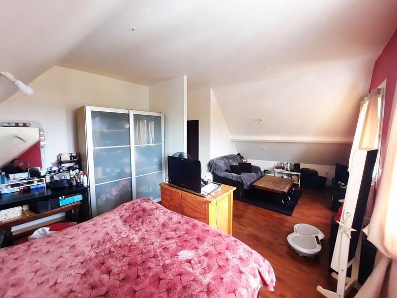 Maison - 242 m² - 6 pièces