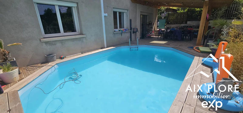 Maison - 210 m² - 7 pièces