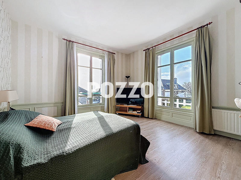 Maison - 201 m² - 8 pièces