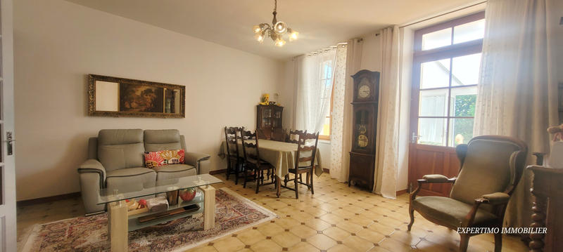 Maison - 201 m² - 8 pièces