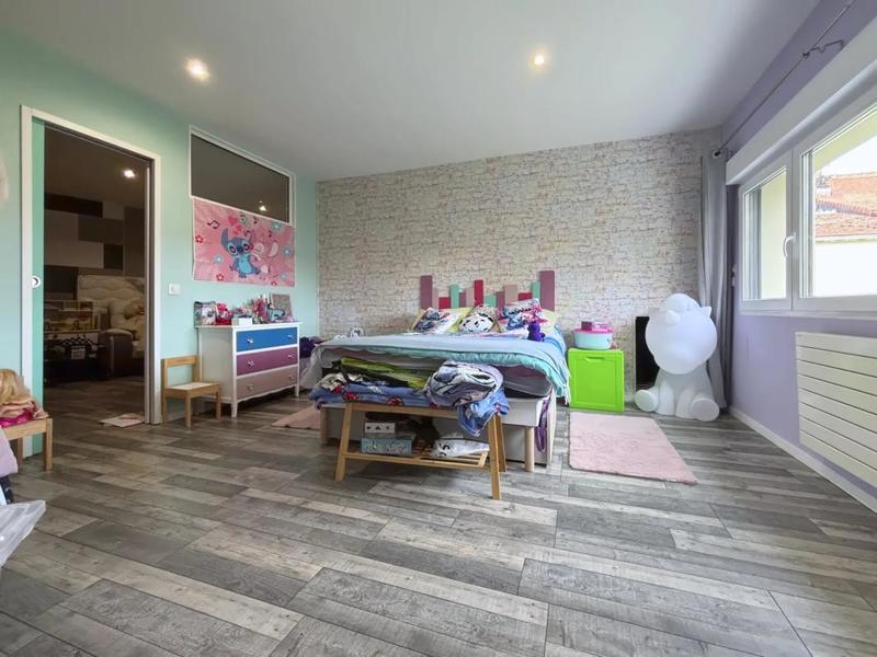 Maison - 241 m² - 8 pièces