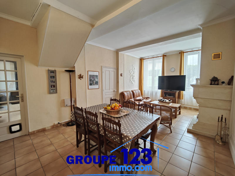 Maison - 205 m² - 9 pièces