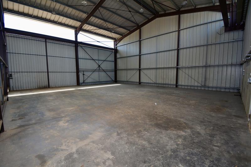 Local d'activités - 1 623 m²