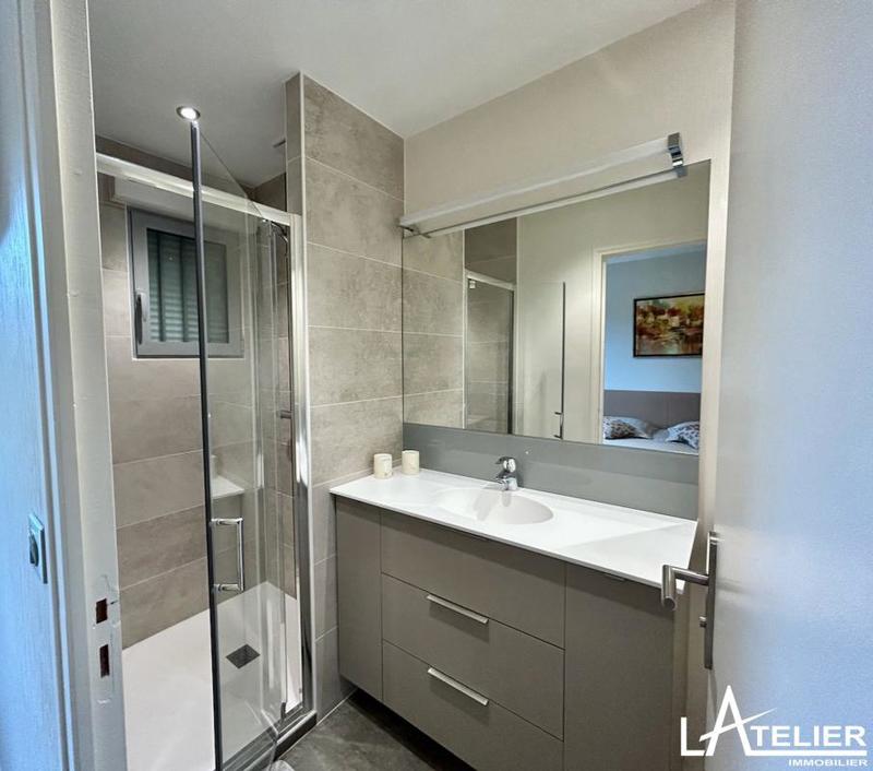 Demeure - 233 m² - 9 pièces