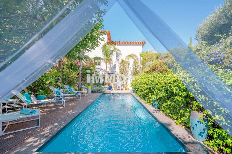 Demeure - 373 m² - 9 pièces