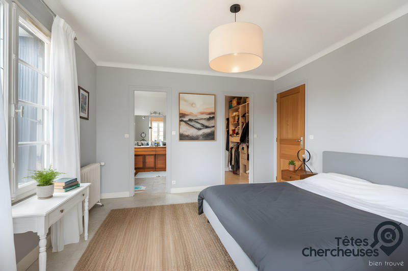 Maison - 230 m² - 8 pièces