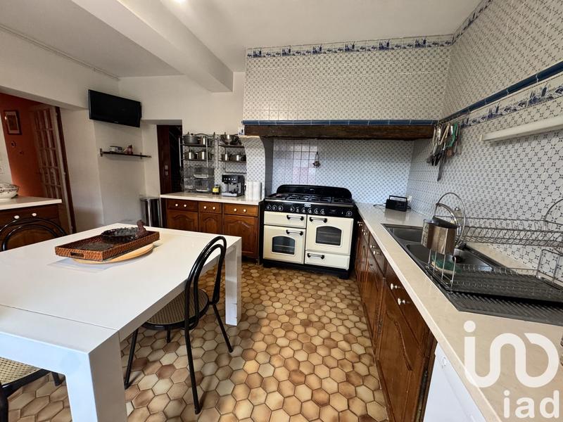 Maison - 230 m² - 8 pièces