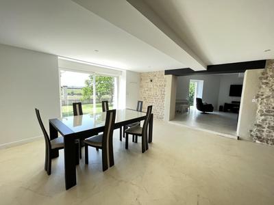 Demeure - 273 m² - 8 pièces