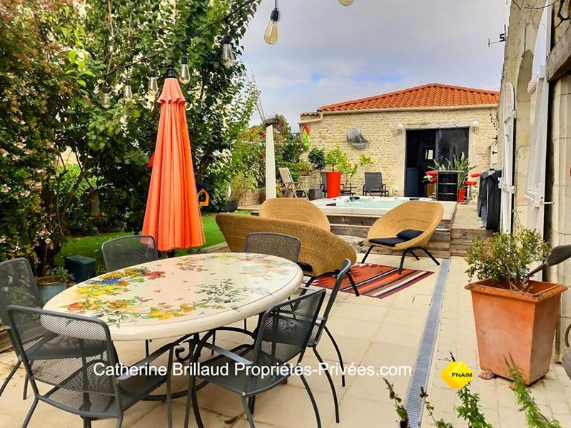 Maison - 290 m² - 8 pièces