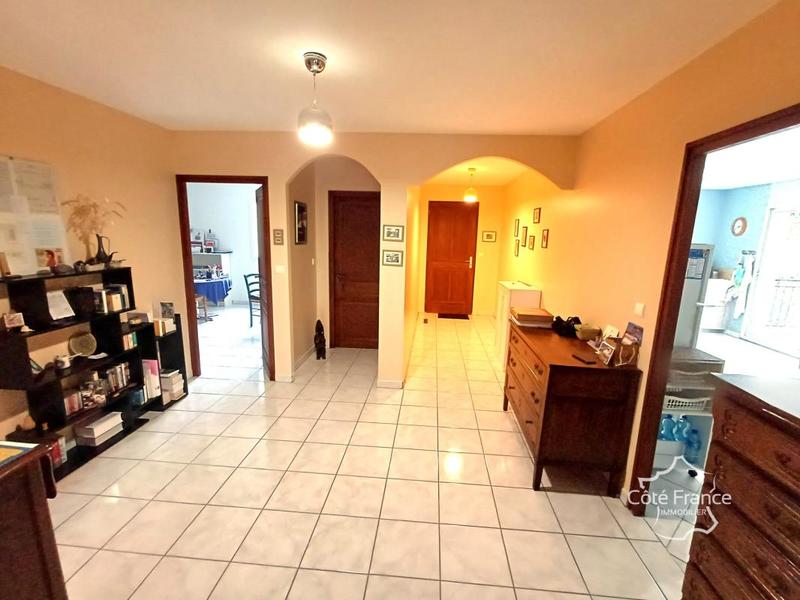Propriété - 249 m² - 9 pièces