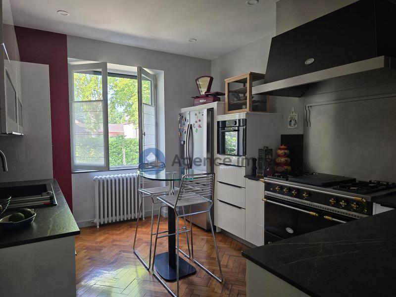 Maison - 207 m² - 6 pièces
