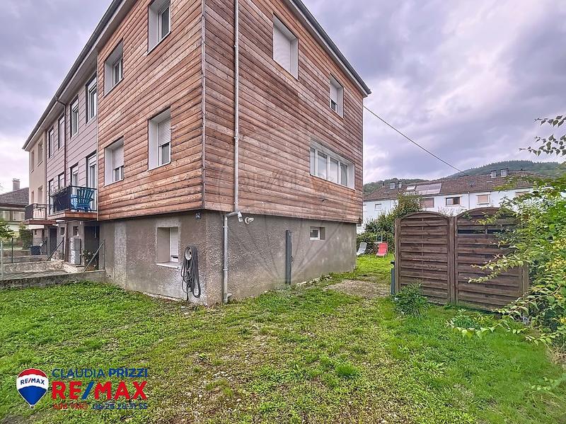 Maison jumelée - 104 m² - 7 pièces