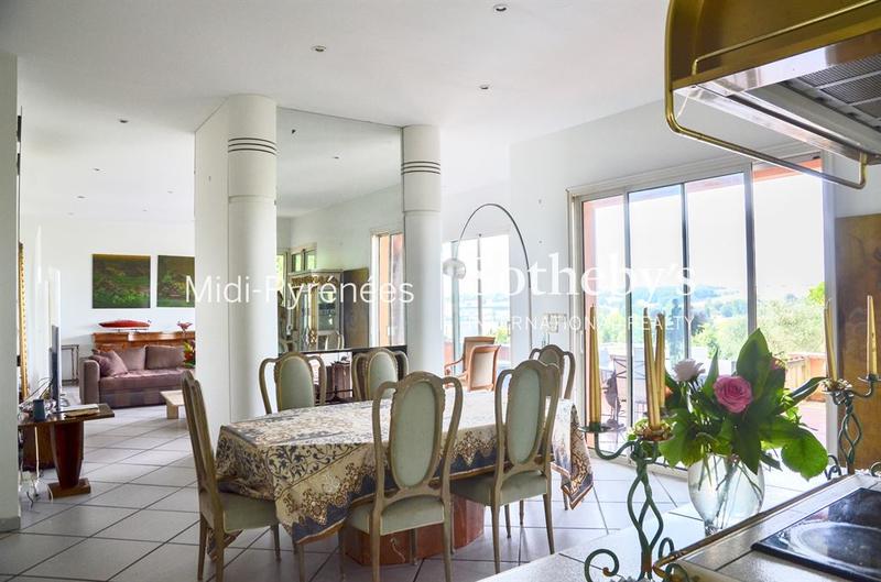 Maison - 215 m² - 7 pièces