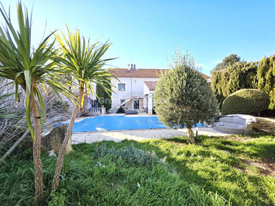 Maison - 208 m² - 6 pièces