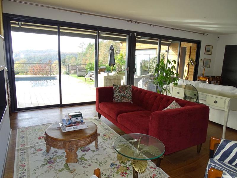 Maison - 243 m² - 8 pièces