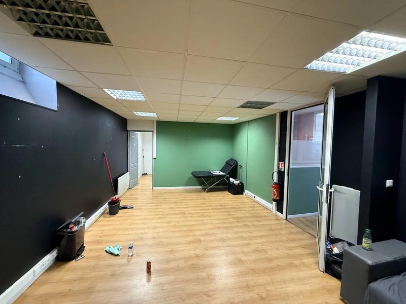 Bureau - 94 m² - 5 pièces