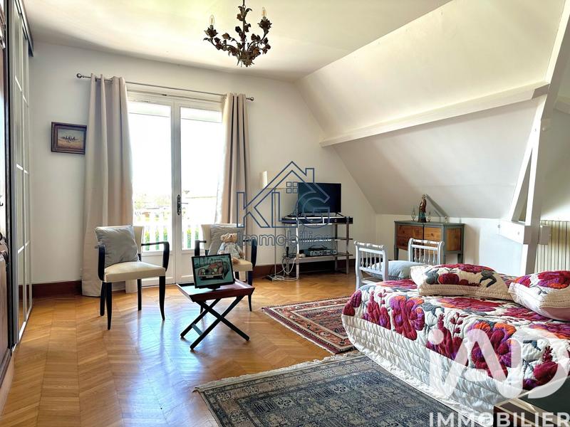 Maison - 210 m² - 8 pièces