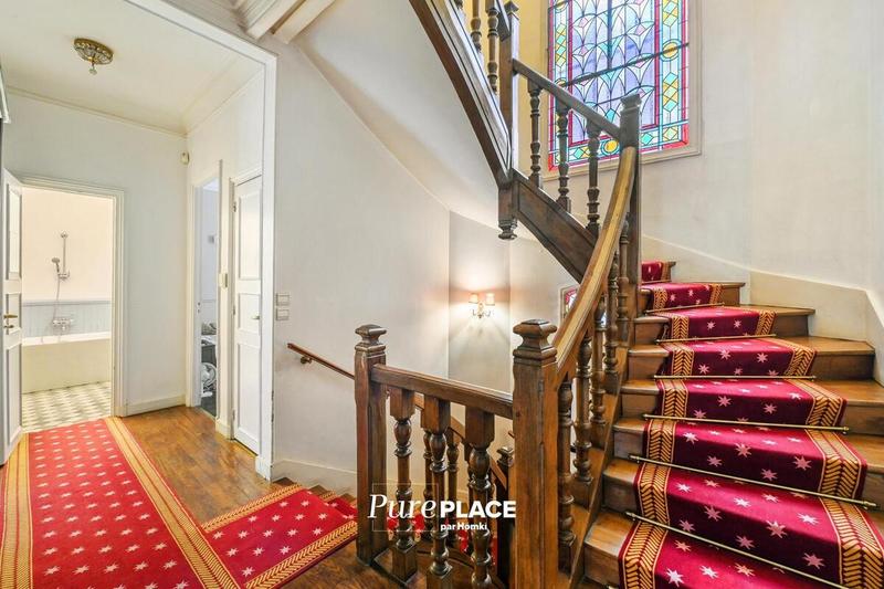 Maison de ville - 321 m² - 11 pièces