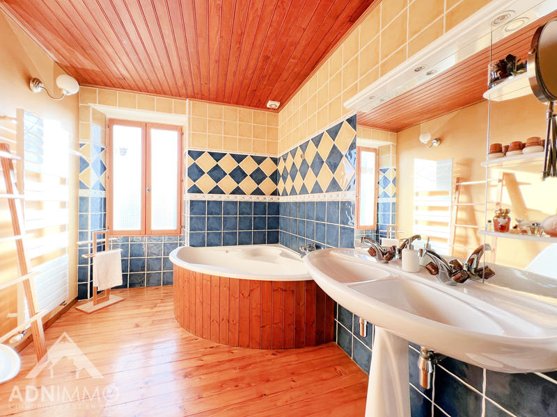 Maison - 205 m² - 6 pièces