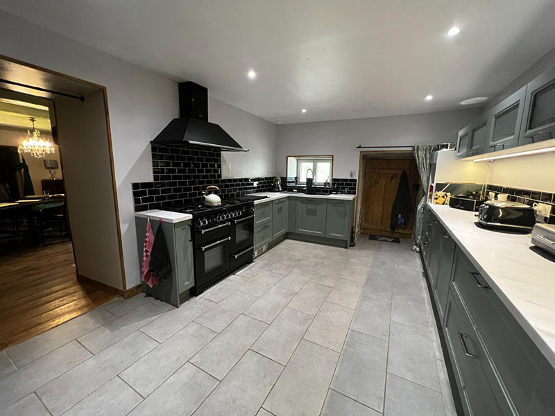 Maison - 196 m² - 7 pièces