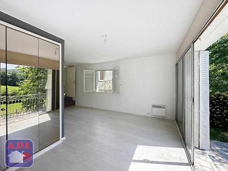 Maison - 230 m² - 6 pièces