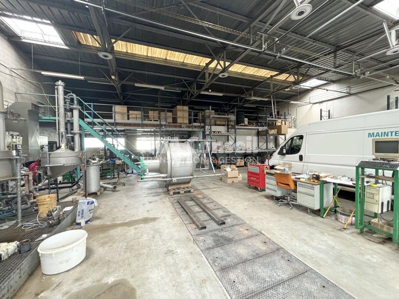 Local commercial - 1 240 m²