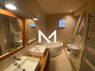 Maison - 137 m² - 6 pièces