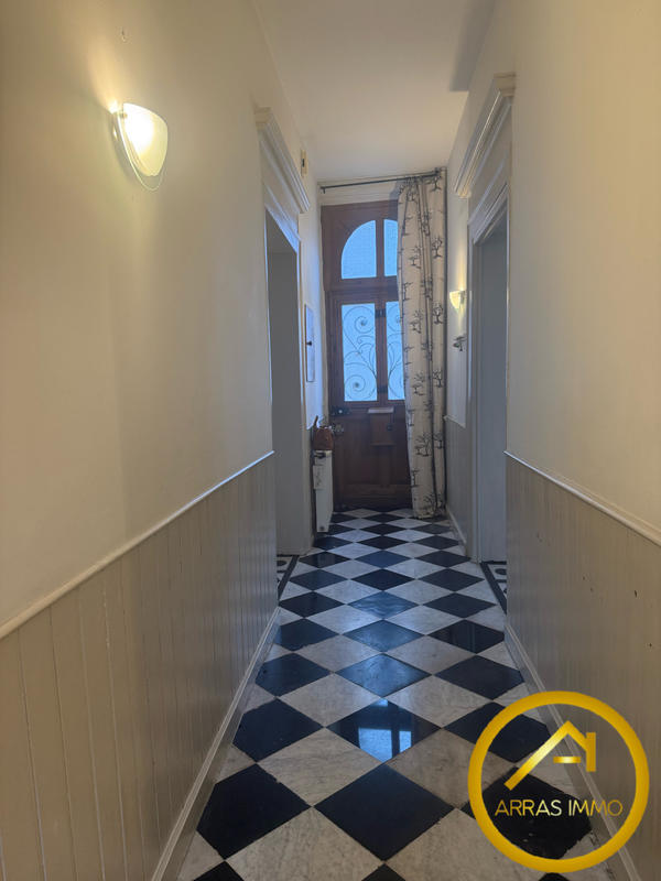 Maison - 209 m² - 9 pièces