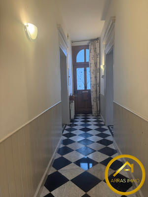 Maison - 209 m² - 9 pièces