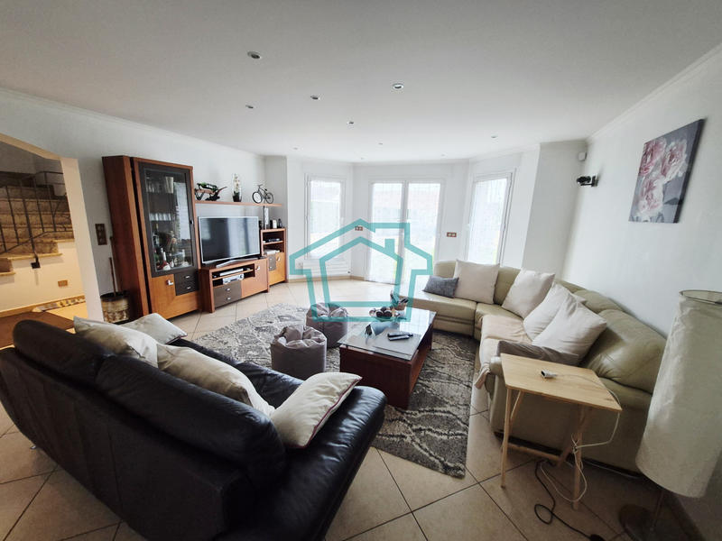 Maison - 205 m² - 7 pièces