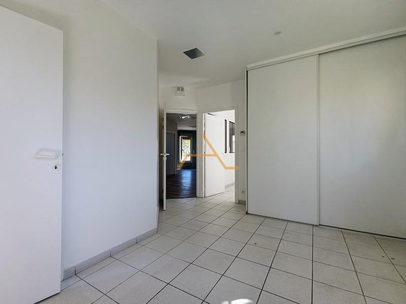 Bureau - 107 m² - 6 pièces