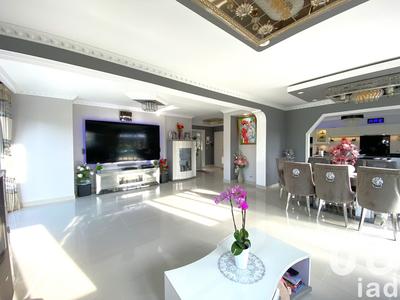Maison - 325 m² - 10 pièces