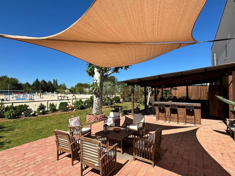 Maison - 220 m² - 6 pièces