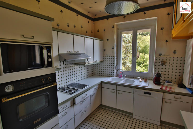 Maison - 352 m² - 16 pièces