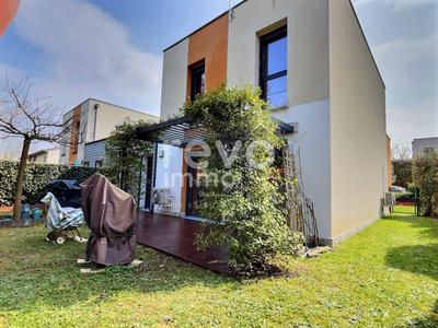 Maison - 93 m² - 5 pièces