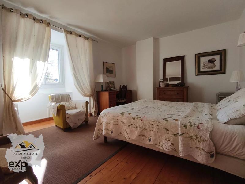 Maison traditionnelle - 143 m² - 4 pièces