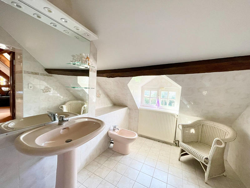 Demeure - 236 m² - 11 pièces