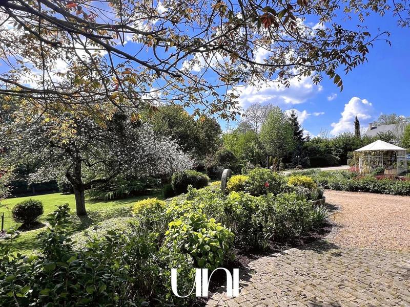 Maison - 400 m² - 7 pièces