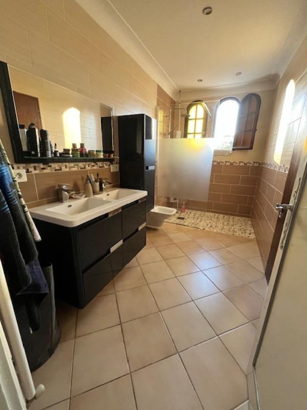 Maison - 180 m² - 6 pièces