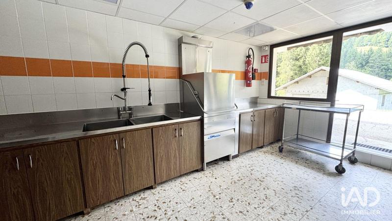 Local commercial - 1 235 m²