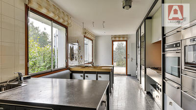 Maison - 290 m² - 12 pièces