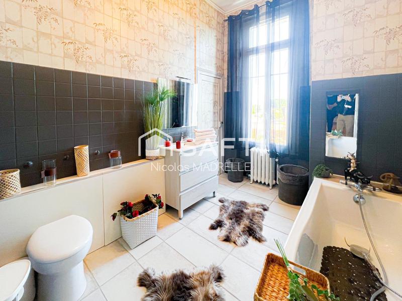 Maison - 450 m² - 12 pièces