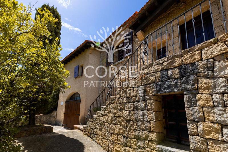 Villa - 206 m² - 6 pièces