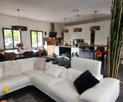 Maison - 240 m² - 7 pièces