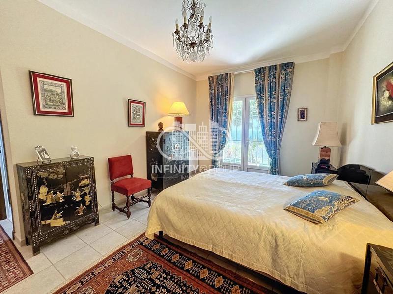 Villa - 213 m² - 7 pièces