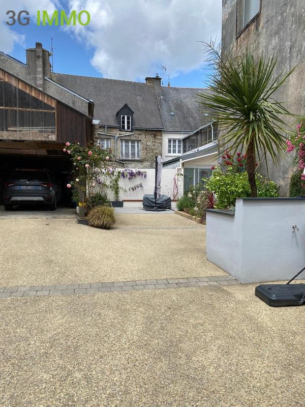 Maison - 235 m² - 9 pièces