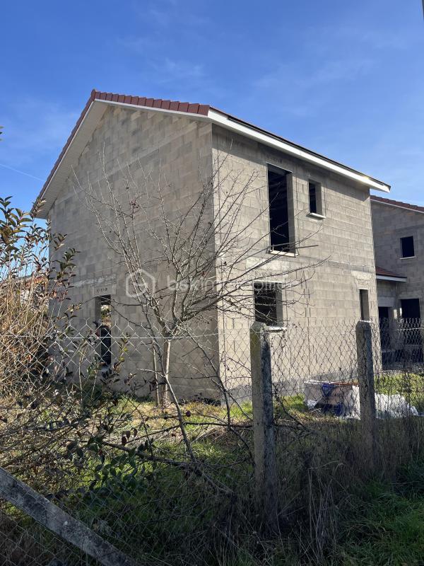 Maison - 96 m² - 4 pièces