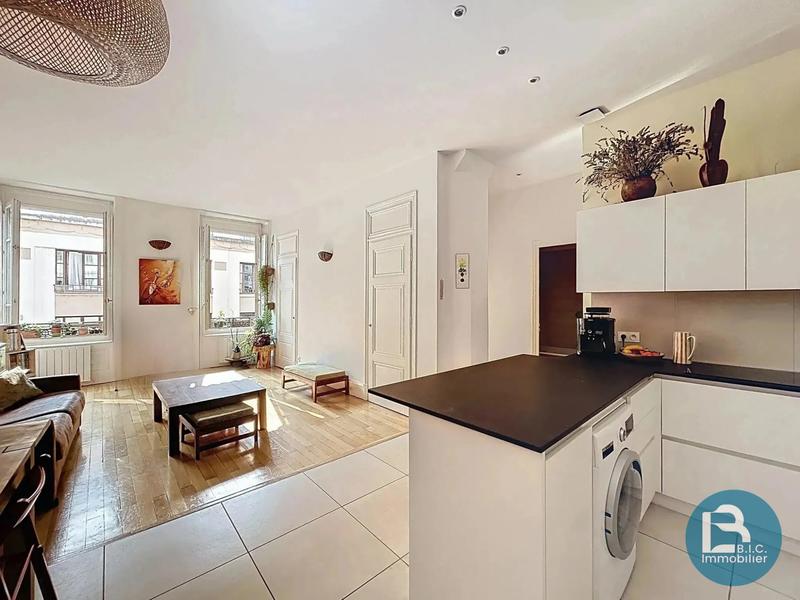 Appartement - 102 m² - 5 pièces