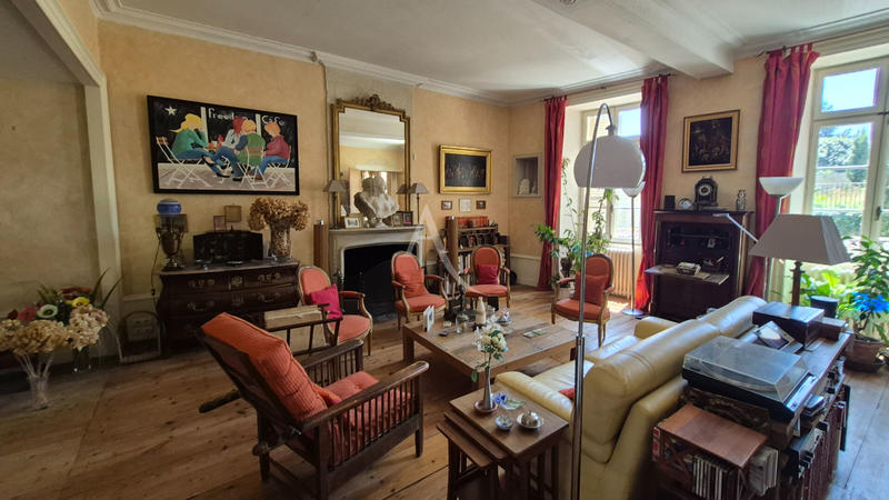 Maison - 379 m² - 12 pièces