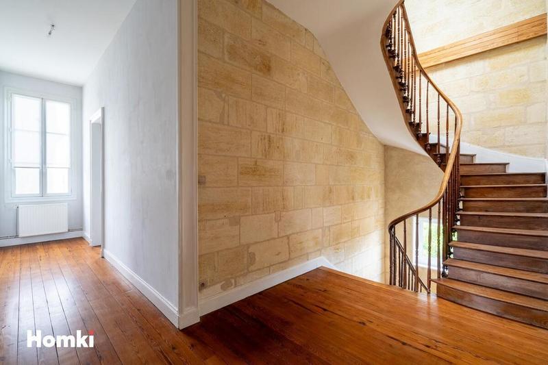 Maison - 270 m² - 8 pièces